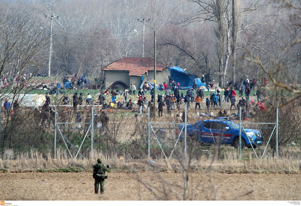 Νέα ένταση στις Καστανιές - Πέφτουν χημικά από την τουρκική πλευρά (LIVE) - Media
