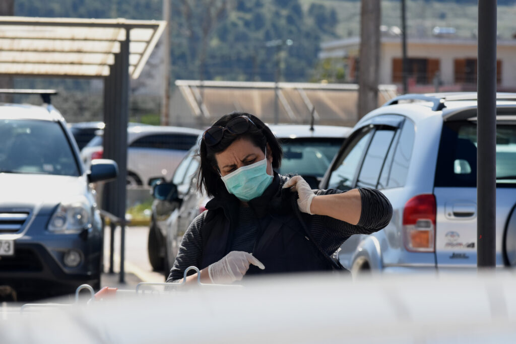 Συνεχίζεται η εξάπλωση του κορωνοϊού στην Ελλάδα: Συνολικά 418 κρούσματα, εκτίμηση για 2.000-3.000 πραγματικά περιστατικά - Media
