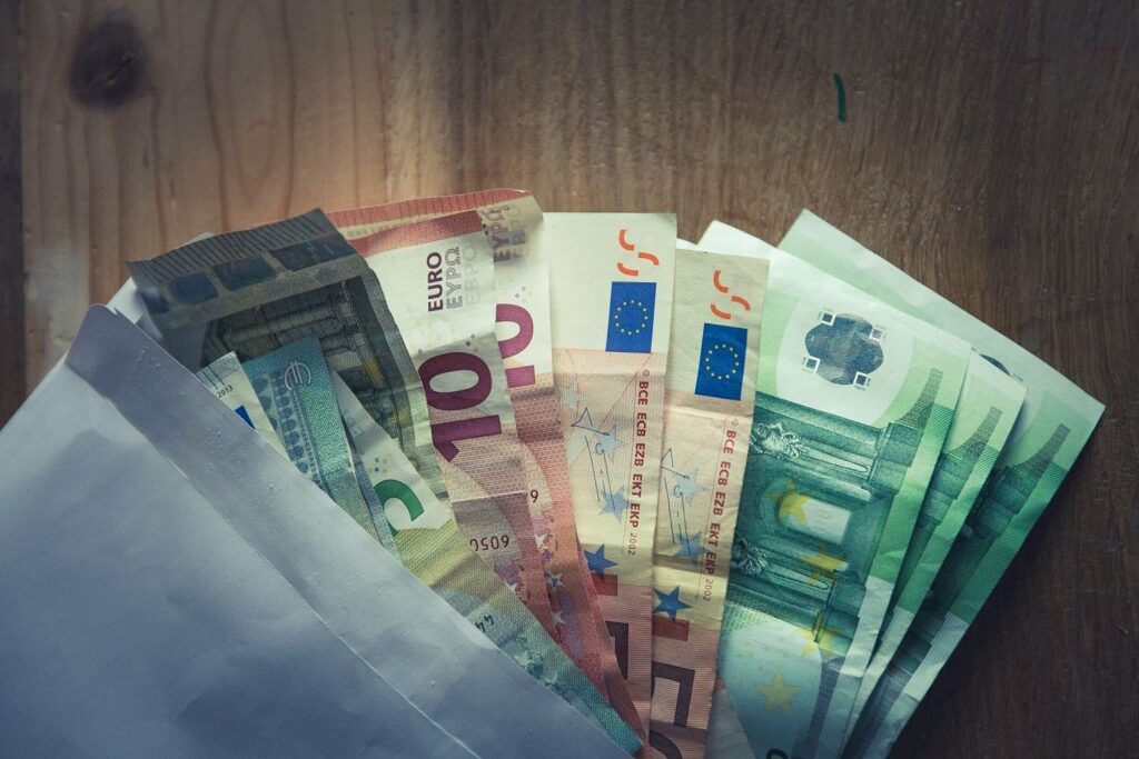 Κορωνοϊός: Αποφεύγετε τα χαρτονομίσματα, λέει ο Παγκόσμιος Οργανισμός Υγείας  - Media