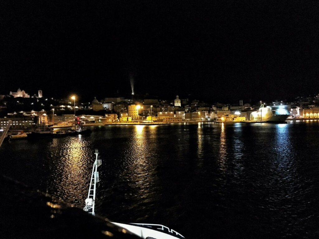 Απέπλευσε από την Ανκόνα το πλοίο με 250 Έλληνες από την Ιταλία - Media