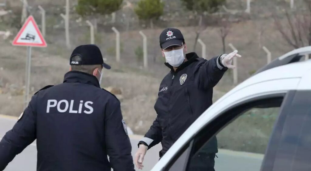 Κορωνοϊός: «Κόλαση» στην Τουρκία - Συγκρούσεις προσκυνητών-αστυνομίας (Video) - Media