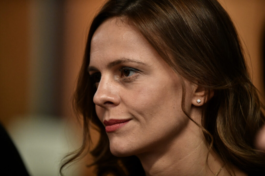 Αχτσιόγλου: O κ. Βρούτσης δεν συστήνεται σήμερα στην κοινωνία - Media