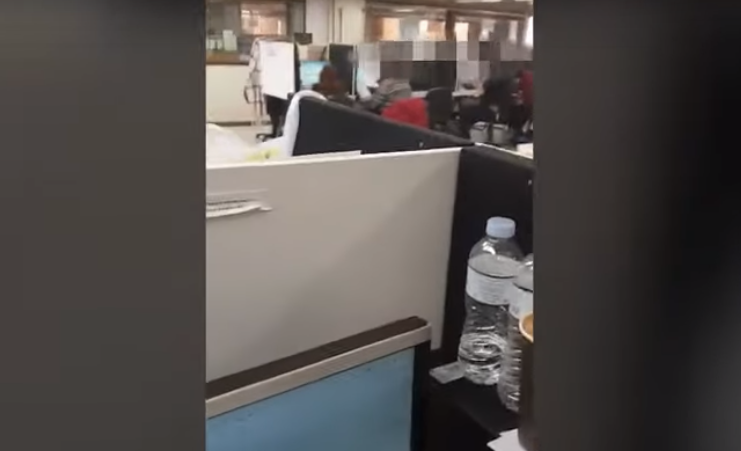 Εργοδοτική αυθαιρεσία, κρατική αδιαφορία: 50 εργαζόμενοι call-center πουλάνε μάσκες και αντισηπτικά στοιβαγμένοι σε 40 τ.μ.! (Video) - Media