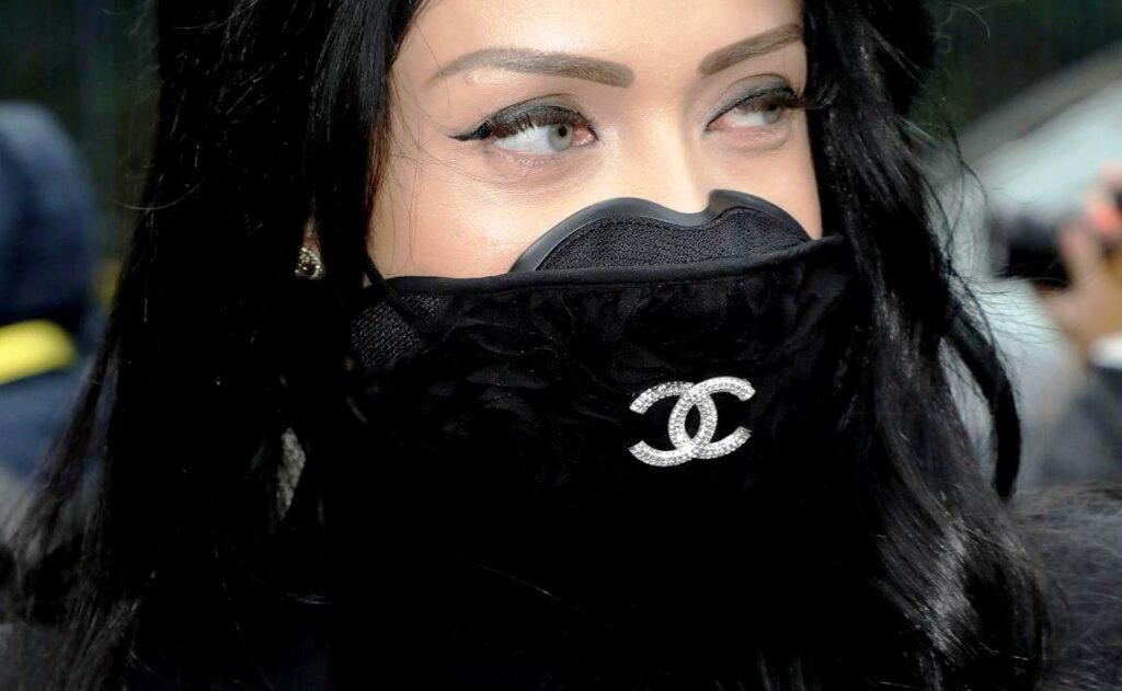 Κορωνοϊός: Και προστασία και... μόδα - Ο οίκος Chanel παράγει προστατευτικές μάσκες για τη Γαλλία - Media