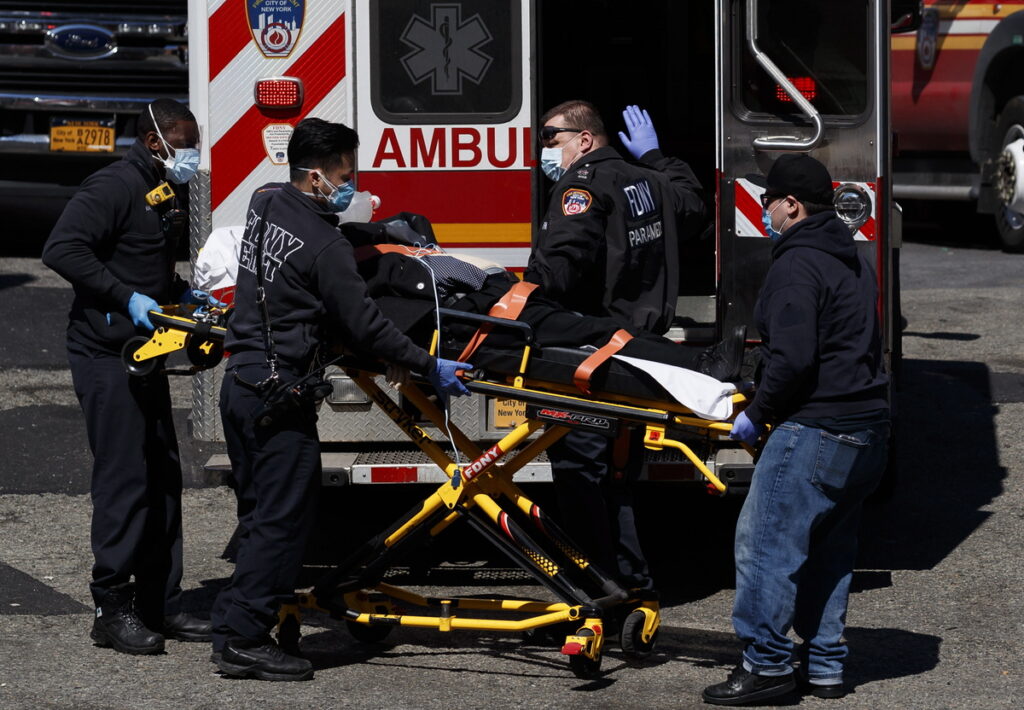Έκκληση για βοήθεια στη Νέα Υόρκη - Η φονικότερη ημέρα έφερε 562 νέους θανάτους από κορωνοϊό - Media