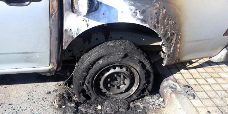 Θεσσαλονίκη: Εμπρησμός τεσσάρων οχημάτων της ΕΥΑΘ - Media