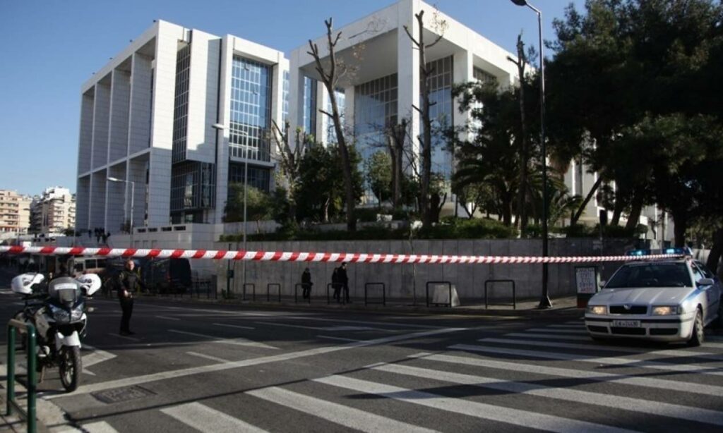 Ανάληψη ευθύνης για τη φωτιά στο Ειρηνοδικείο Αθηνών - Media