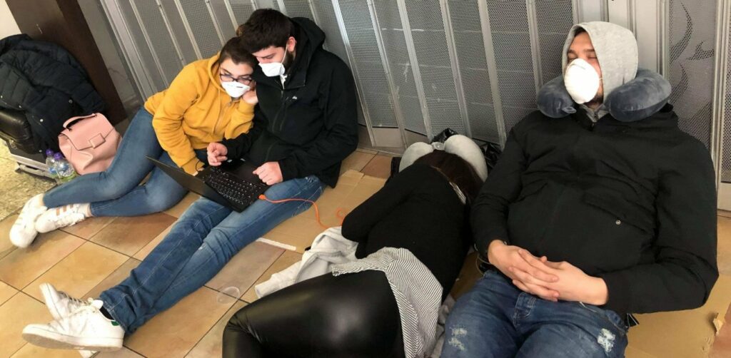 Αποκλεισμένοι στο Λονδίνο: «Είμαστε σε τραγική κατάσταση και κανείς δεν ενδιαφέρεται» (Photo | Video) - Media