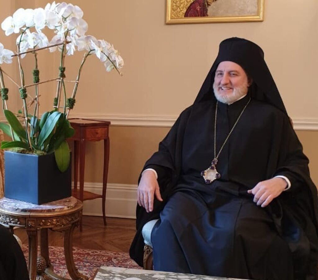 Κορωνοϊός: Σε άλλο «μήκος κύματος» ο Αρχιεπίσκοπος Αμερικής Ελπιδοφόρος - Απαγόρευσε τους ασπασμούς σε σταυρό και εικόνες - Media