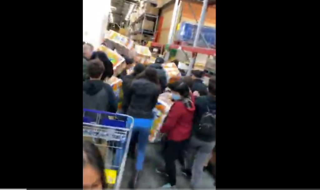 Koρωνοϊός-ΗΠΑ: Ρεσάλτο στις παλέτες σούπερ μάρκετ για μια... χούφτα ρολών από χαρτί υγείας (Videos) - Media