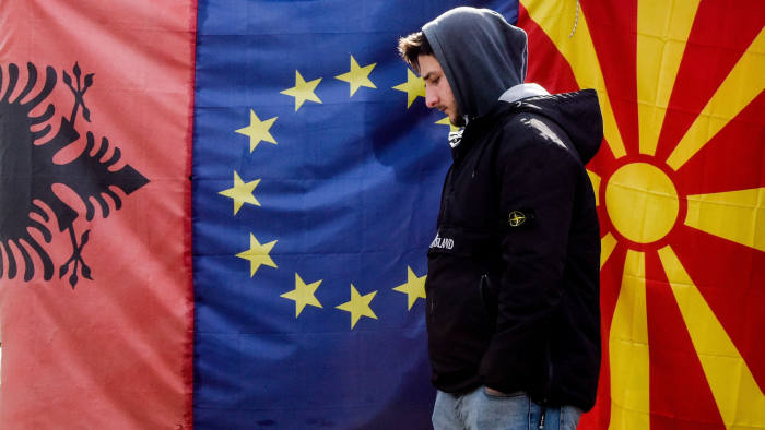 Ιστορική «στροφή» της ΕΕ εν μέσω κρίσης: Ξεκινούν οι ενταξιακές διαπραγματεύσεις για Βόρεια Μακεδονία και Αλβανία - Media