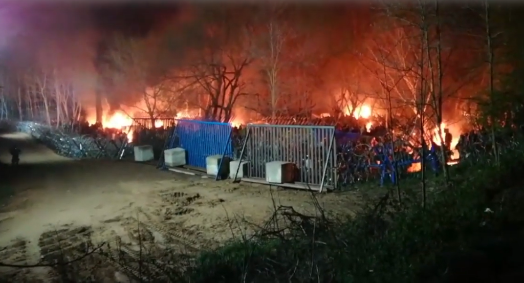 Έβρος: Εικόνες αποκάλυψης - Οι Τούρκοι καίνε σκηνές και καταλύμματα των συγκεντρωμένων (Video) - Media