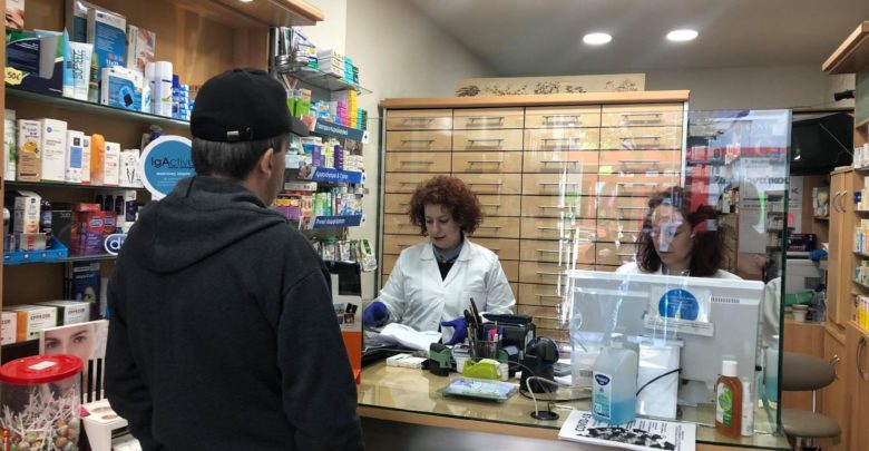 Θωρακισμένα τα φαρμακεία της Λάρισας – Τοποθέτησαν πλέξιγκλας (Photos) - Media