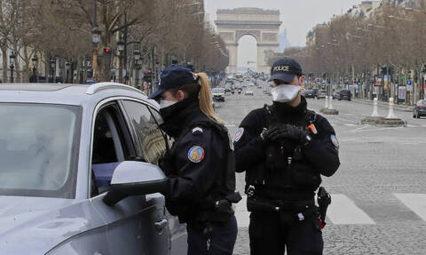 Ελληνίδα γιατρός στο Παρίσι προειδοποιεί: «Μένουμε σπίτι για να μην φτάσουμε στη διαλογή» - Media