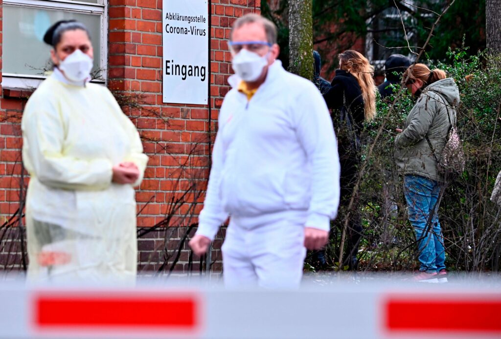Κορωνοϊός: «Βόμβα» από Γερμανό λοιμωξιολόγο - Κατάσταση ανάγκης ακόμα και για ένα χρόνο - Media
