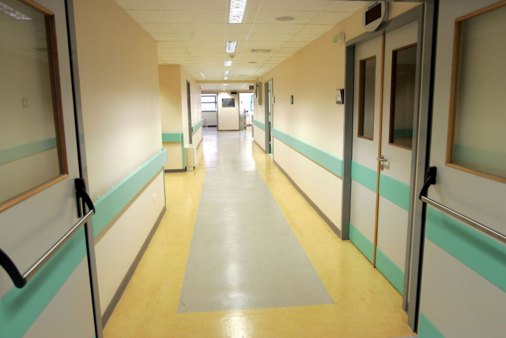 Κορωνοϊός: Συναγερμός από ΠΟΕΔΗΝ - Νοσούν 48 εργαζόμενοι σε νοσοκομεία, 300 σε καραντίνα - Media
