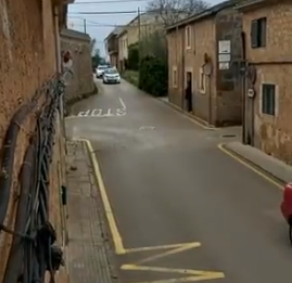 Η απίστευτη κίνηση Ισπανών αστυνομικών σε πόλη που είναι σε καραντίνα (Video) - Media