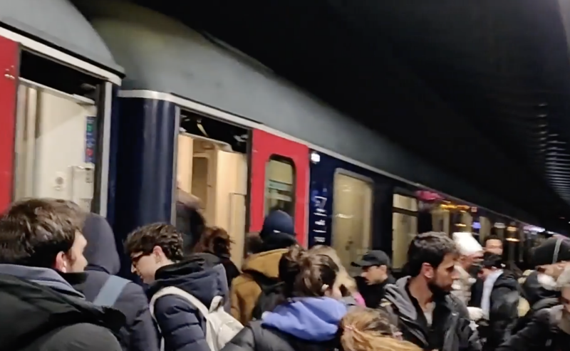 Koρωνοϊός-Ιταλία: «Πανικός» για μια θέση στο τρένο για το Νότο! (Videos) - Media