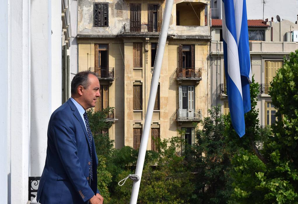 Άγαρμπη έμπνευση Καράογλου για «εθνική ομοψυχία»: Έμπλεξε την ελληνική σημαία με τον... κορωνοϊό και τον Έβρο - Media