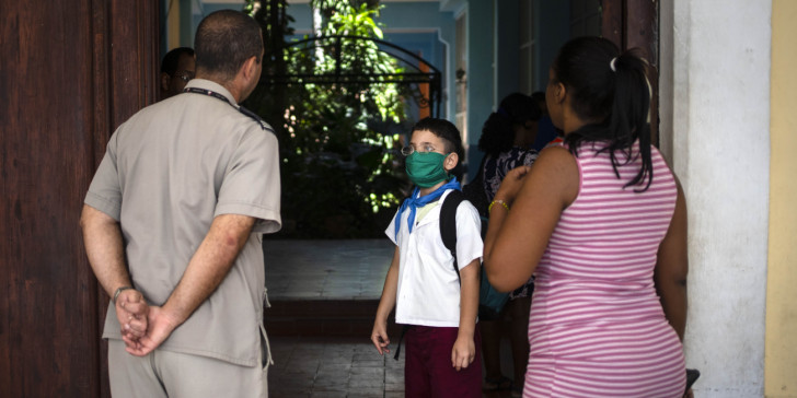 Κορωνοϊός: Φοιτητές Ιατρικής εξετάζουν τους κατοίκους της Κούβας πόρτα-πόρτα  - Media