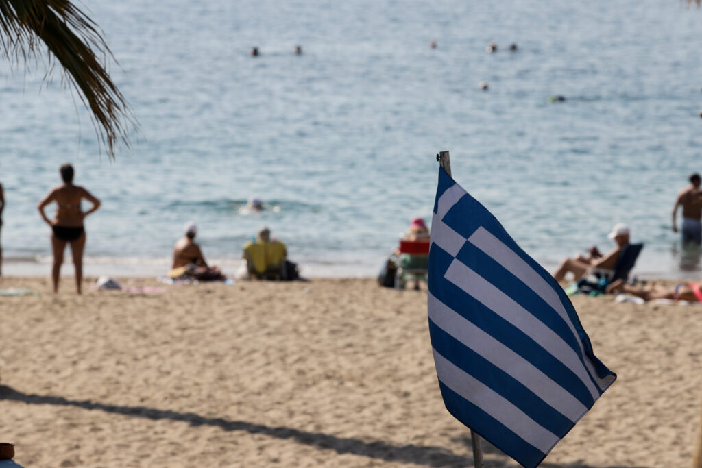 Κορονοϊός: Κλείνουν παραλίες και χιονοδρομικά κέντρα - Media