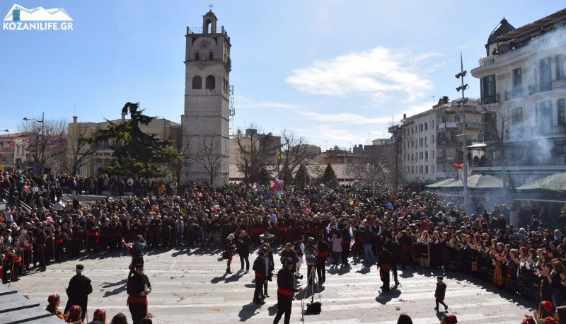 Κοζανίτικη Αποκριά: Απτόητοι γιόρτασαν με χορούς και τραγούδια στην κατάμεστη κεντρική πλατεία (Photo | Video) - Media