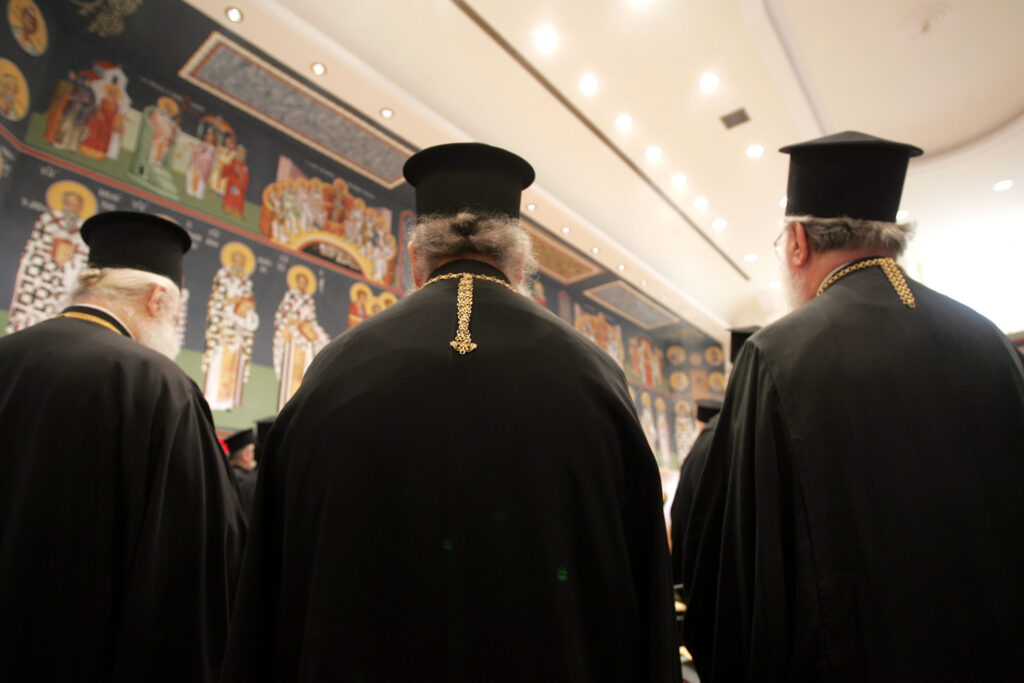 Μητροπολίτες καλούν τους ιερείς να τελέσουν λειτουργίες παρά την απαγόρευση - Media