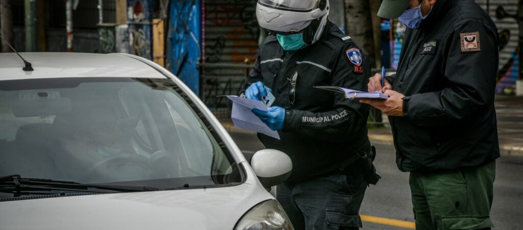 Εντείνονται τα μπλόκα της Αστυνομίας στην Αθήνα - Έλεγχοι και σε επιβάτες ΜΜΜ (Video) - Media