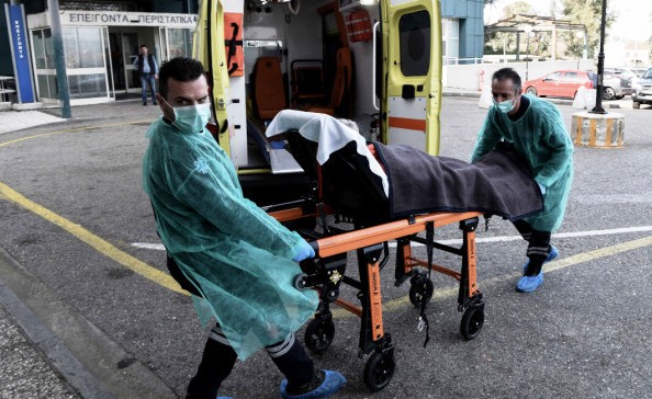 Κορωνοϊός - Αγωνία γιατρών: Να  μη φτάσουμε σε σημείο να αποφασίζουμε εμείς ποιος θα ζήσει και ποιος θα πεθάνει - Media