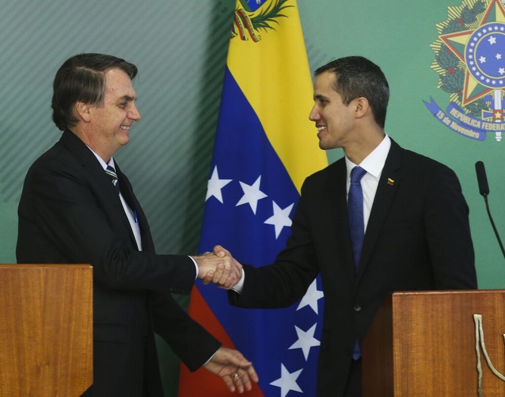 Βραζιλία: Ο Μπολσονάρου ανακαλεί «όλο» το διπλωματικό του προσωπικό από τη Βενεζουέλα - Media