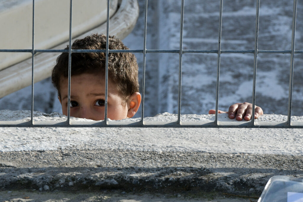 «Χαστούκι» για την Ελλάδα η έκθεση της ΕΕ για την κράτηση μεταναστών - Τι απαντά η ΕΛ.ΑΣ - Media