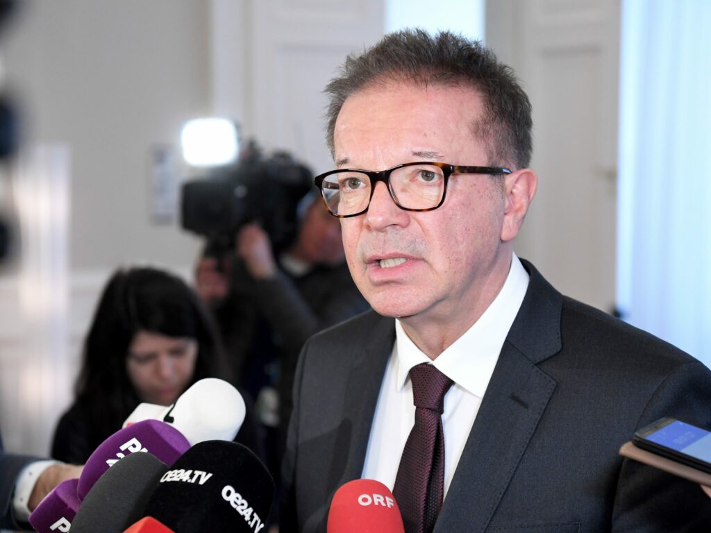 Αυστριακός υπουργός Υγείας: Αισιόδοξος για φάρμακο κατά του κορονοϊού μέσα στις επόμενες εβδομάδες - Media