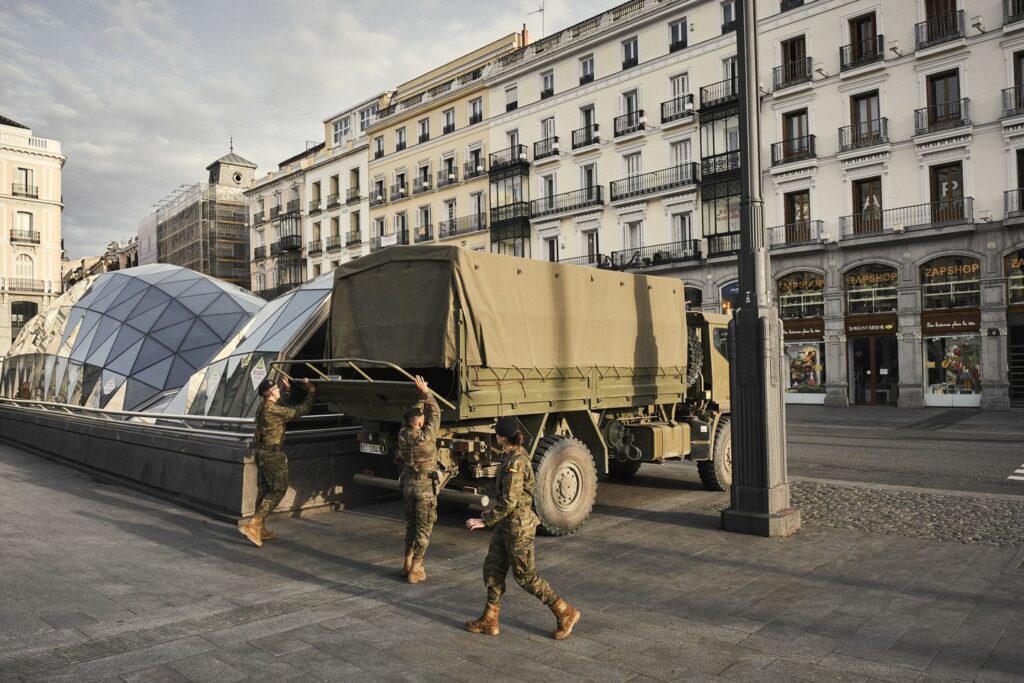 Κορωνοϊός-Ισπανία: Μακάβρια ευρήματα στρατιωτών σε σπίτια - Ηλικιωμένοι ξεψύχησαν αβοήθητοι στα κρεβάτια τους! - Media