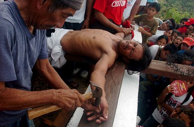 Οι Aρχές των Φιλιππίνων απαγόρευσαν λόγω κορωνοϊού τις… σταυρώσεις - Media