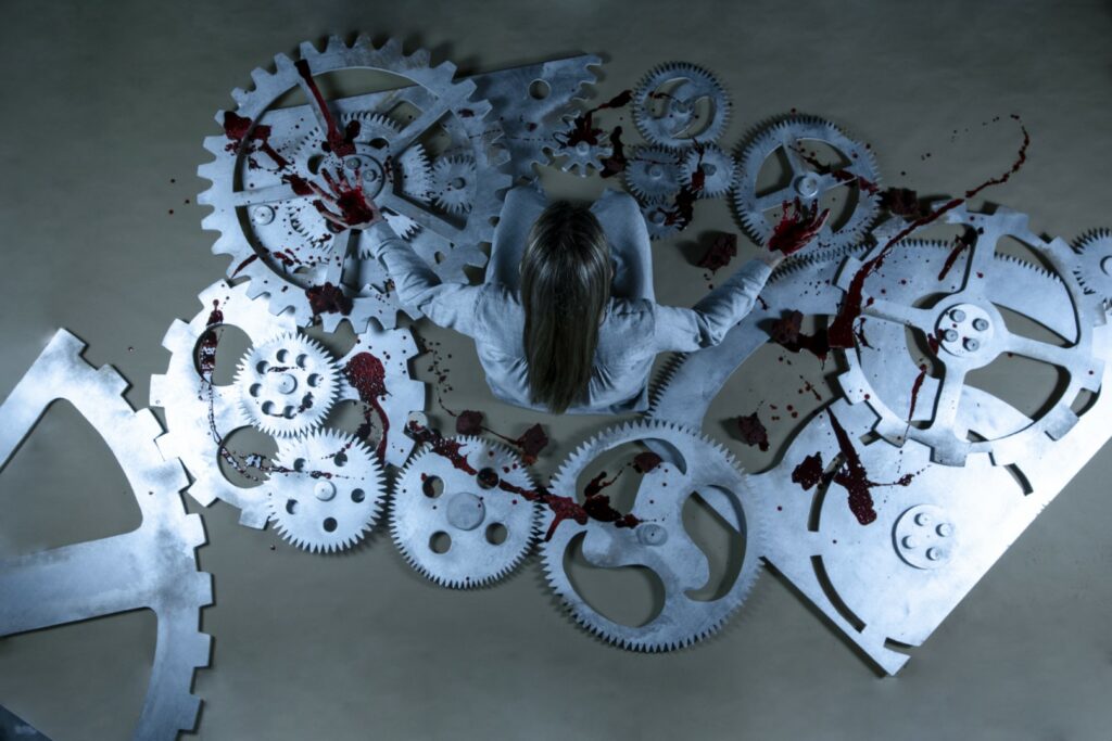 Τα Γρανάζια: Ένα διαφορετικό έργο στον Πολυχώρο Vault Theatre Plus - Media