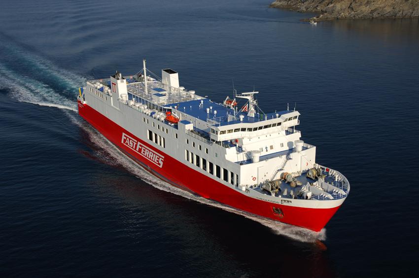 Στη Ραφήνα ο «Θεολόγος» - Απαγορεύτηκε ο απόπλους του λόγω της μηχανικής βλάβης - Media