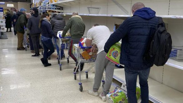 Έκκληση των βρετανικών σούπερ μάρκετ στους καταναλωτές: «Σταματήστε τις αγορές λόγω του πανικού» - Media