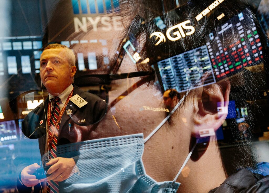 «Αγκομαχούν» τα διεθνή χρηματιστήρια, μετά το κραχ της Wall Street - Media