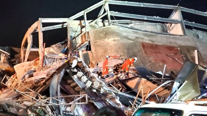 Κίνα: Στους 10 οι νεκροί από την κατάρρευση του ξενοδοχείου Xinjia (Photo) - Media