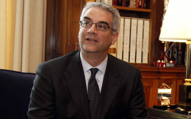 Koρωνοϊός - Έλληνας καθηγητής Yale για μέτρα Μητσοτάκη: «Δεν θέλω να κλάψω τη Ρωμιοσύνη»  - Media