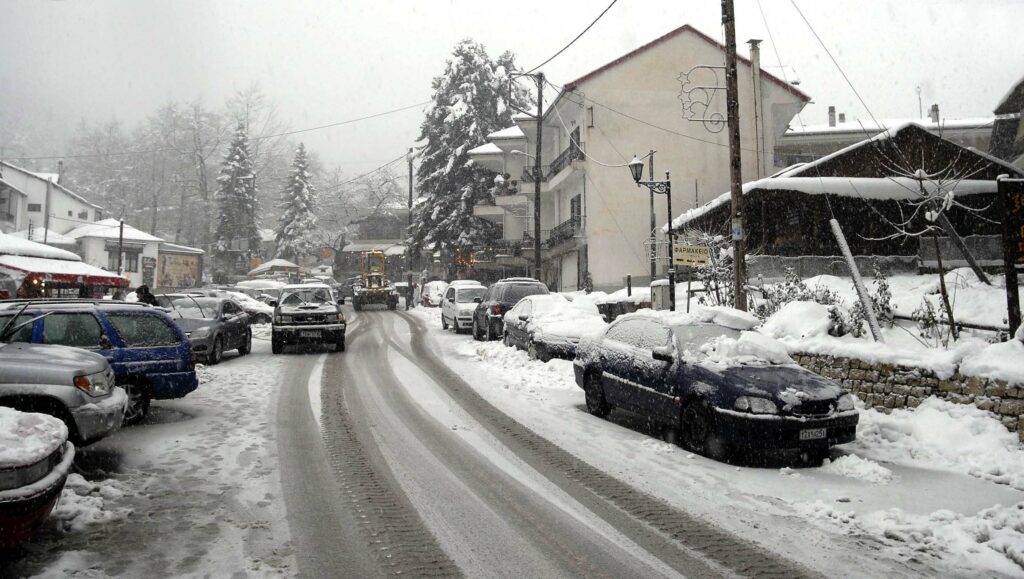 Ορεινά Τρίκαλα: Ξύπνησαν με χιόνι δέκα εκατοστών - Media