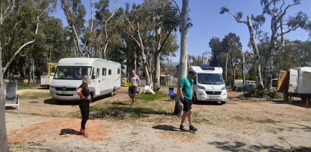 Θεσπρωτία: 41 τουρίστες εγκλωβισμένοι στο Δρέπανο - Ήρθαν για να κάνουν τον γύρο της Ελλάδας και τους πρόλαβε η πανδημία - Media