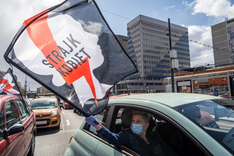 Πολωνία: Διαδήλωση κατά της απαγόρευσης των αμβλώσεων, παρά την πανδημία του νέου κορωνοϊού	 - Media
