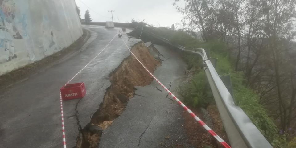 Κόπηκε στα δύο ο δρόμος από Μακρινίτσα για Βόλο (Video) - Media