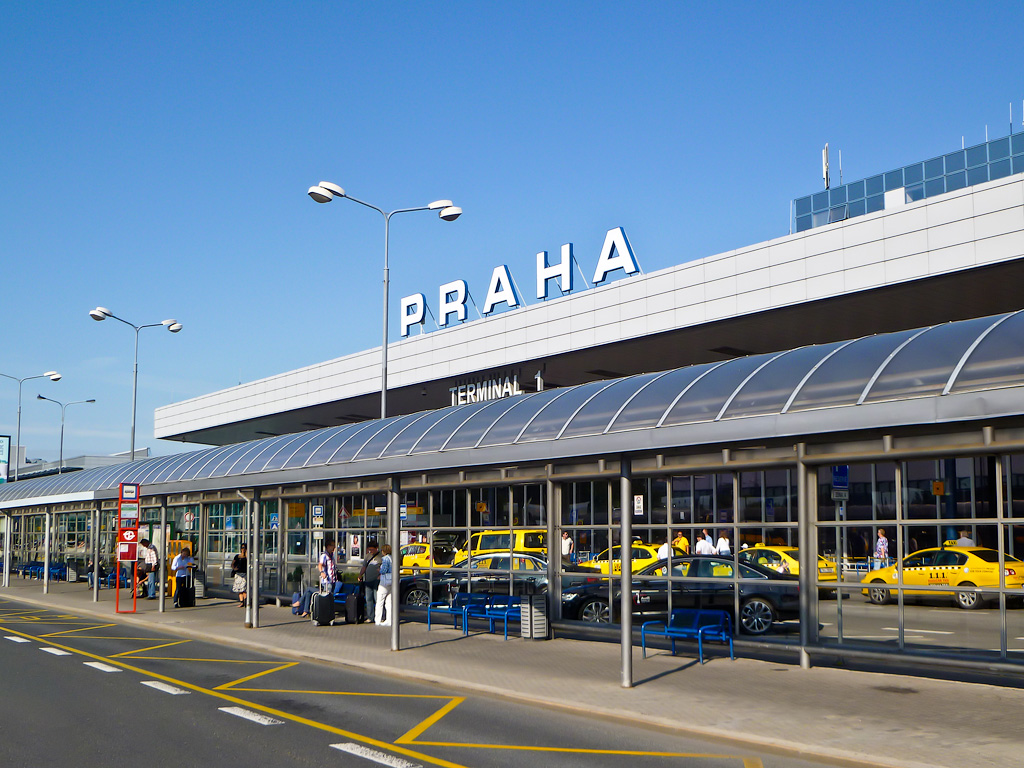 Αποτροπή κυβερνοεπιθέσεων κατά του αεροδρομίου της Πράγας και ενός νοσοκομείου - Media