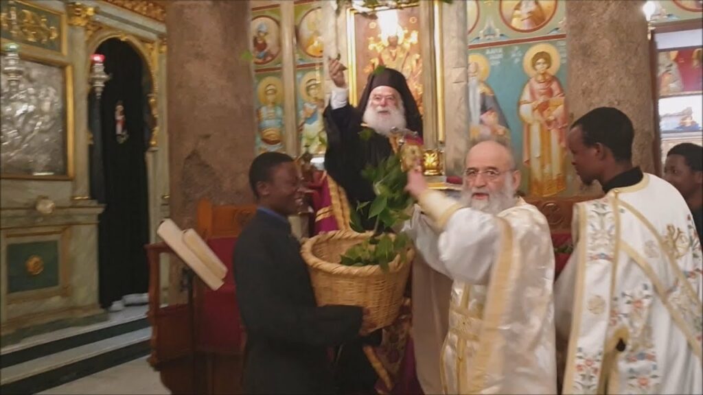Πρώτη Ανάσταση στην Αλεξάνδρεια - Ο Πατριάρχης έψαλε το «Ανάστα ο Θεός», υπό τους εκκωφαντικούς ήχους αφρικανικών τυμπάνων (Video) - Media