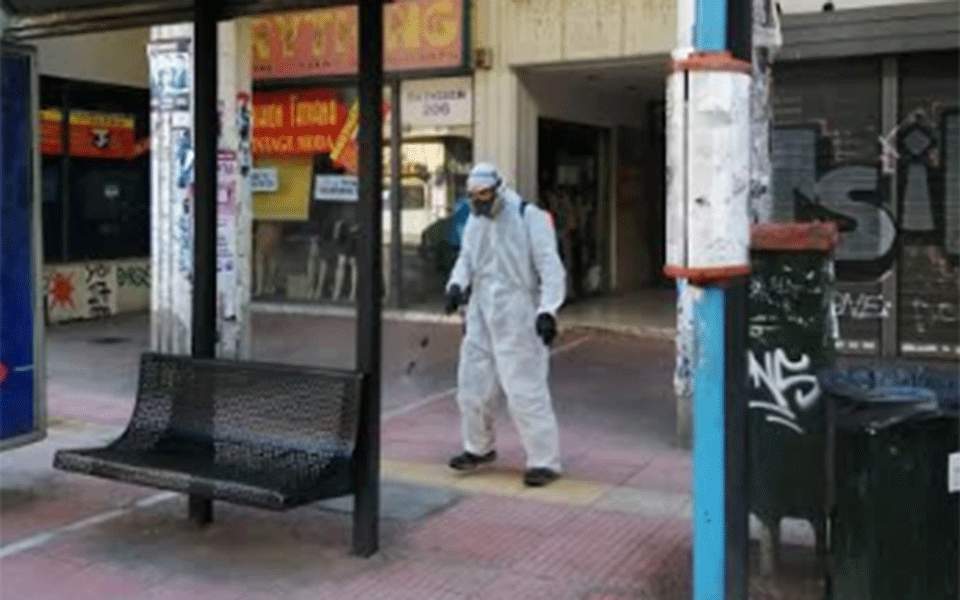 Καθημερινή απολύμανση σε 750 στάσεις λεωφορείων και τρόλεϊ - Media