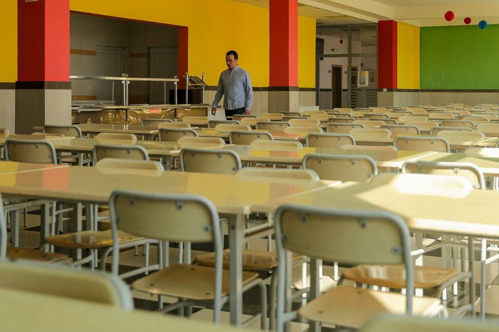 H ΟΛΜΕ αντιδρά στο άνοιγμα των σχολείων - Ποιοί είναι οι φόβοι των καθηγητών (video)    - Media