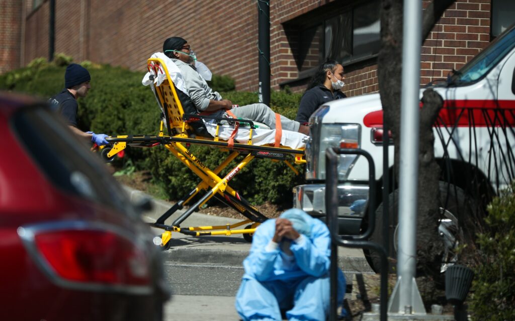 Νέα Υόρκη: Το 88% των διασωληνωμένων πεθαίνουν  - Media