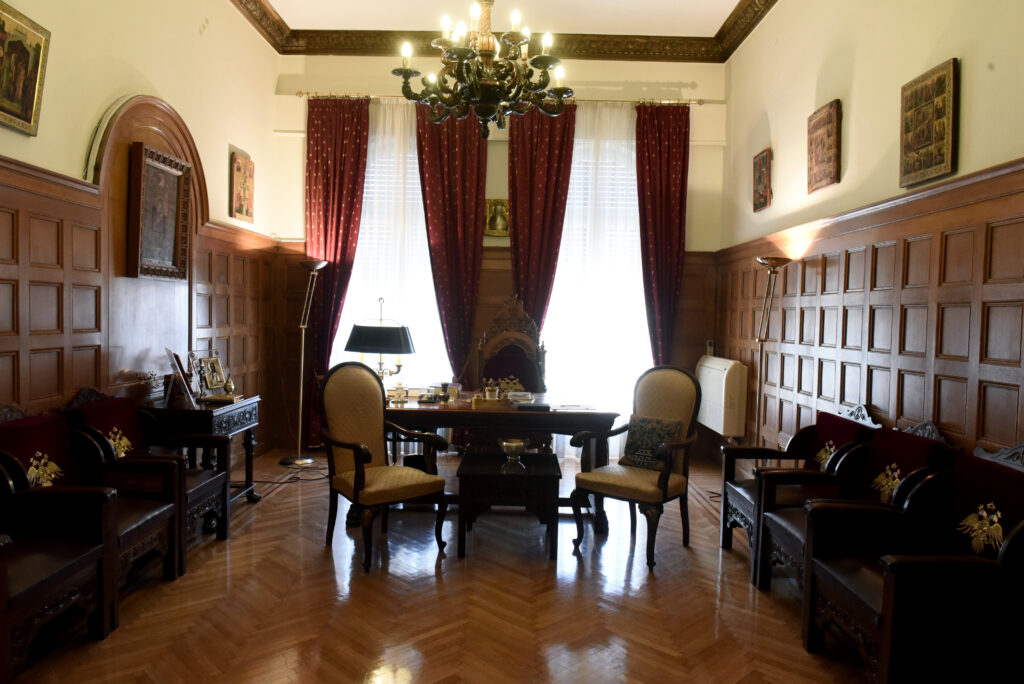 Ποιος Υπουργός ανέλαβε τη διαπραγμάτευση με την Αρχιεπισκοπή για το άνοιγμα των εκκλησιών;  - Media